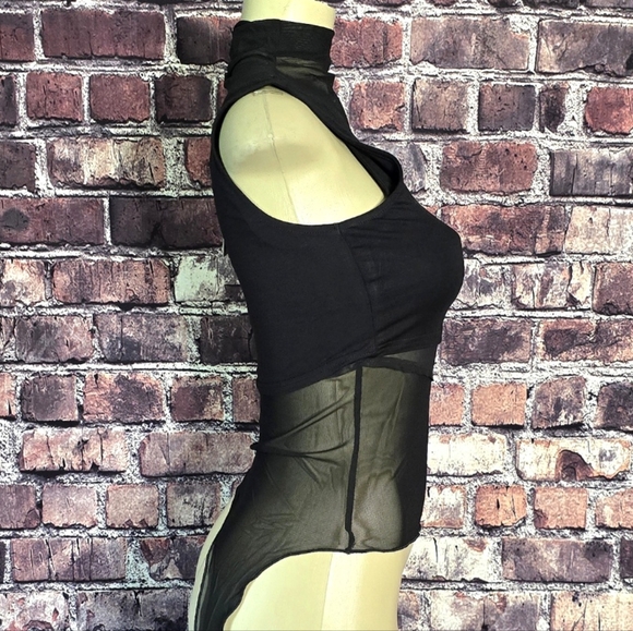 Johana Mesh Assymetrical Layered Top - Picture 7 of 16